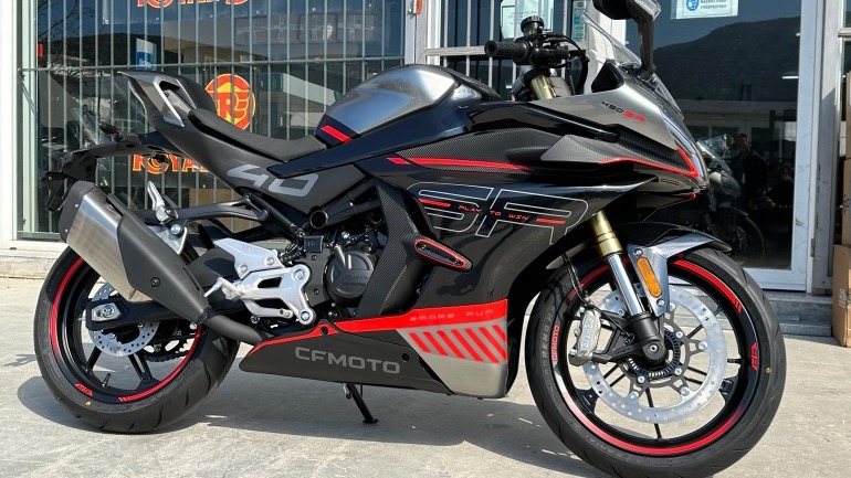 Ήρθε η εντυπωσιακή CFMOTO 450SR